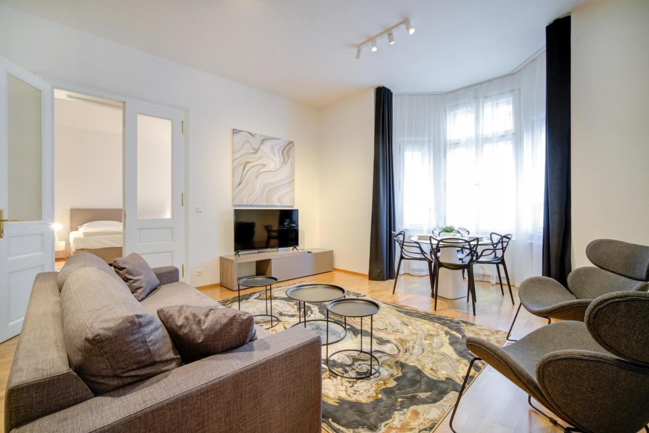 Bishop Apartment *