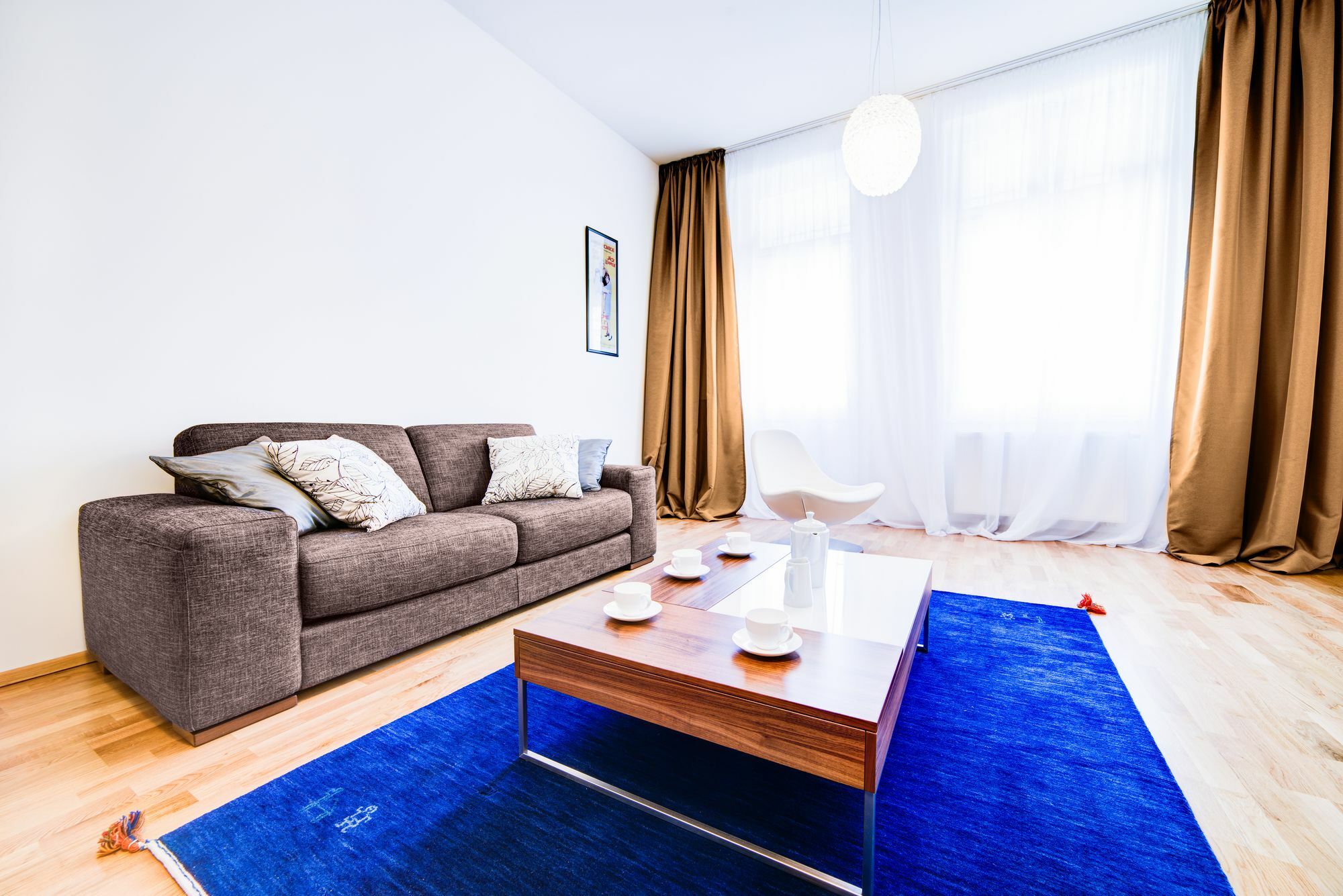 Bishop Apartment *