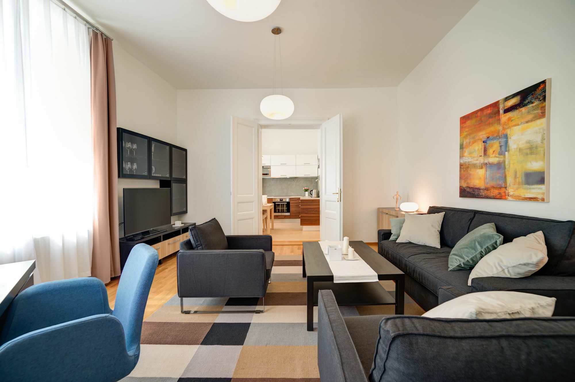 Bishop Apartment *